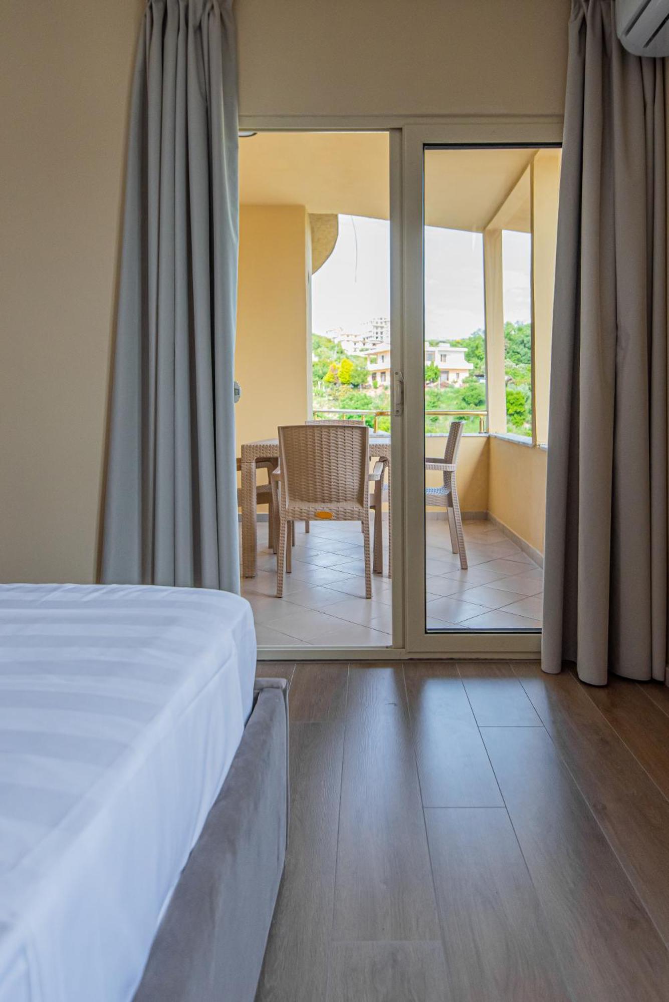 Aparthotel Eda Durres Exterior photo